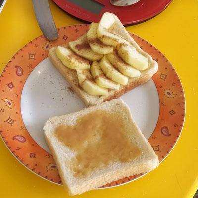 Recette – Croque sucré aux pommes et caramel
