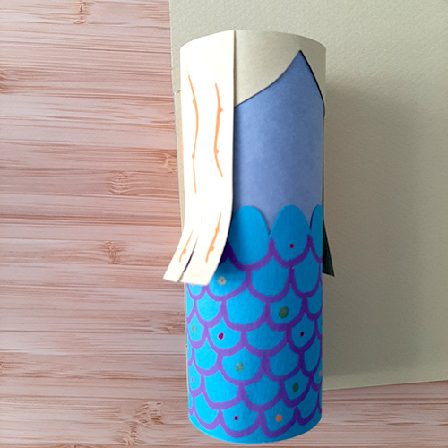 Une sirène en carton