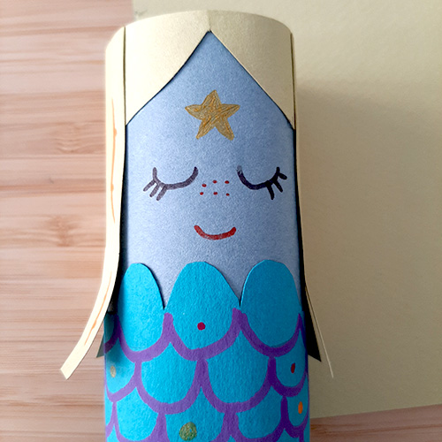 Une sirène en carton