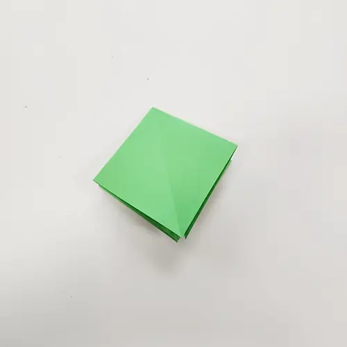 Fabrique tes sapins en origami
